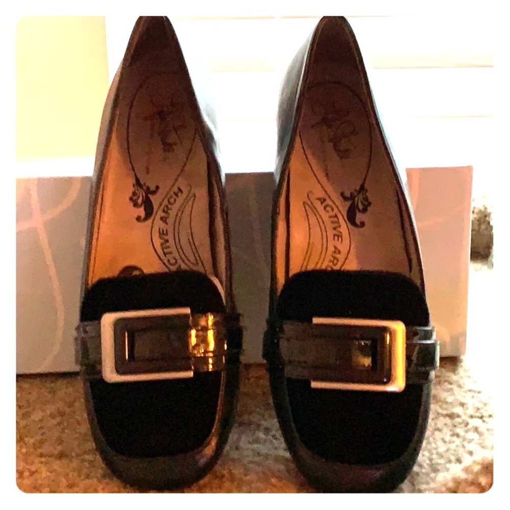 Black and Velvet Life Stride Loafers